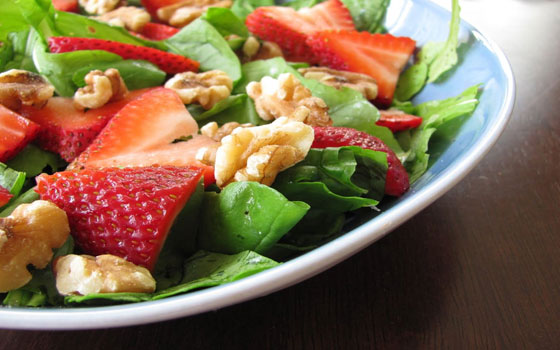   مصر اليوم - تحضير سلطة الخضار والجوز