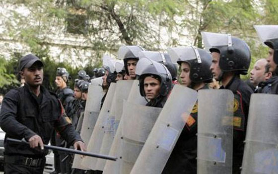   مصر اليوم - إجراءات أمنيّة مُشدّدة في ميدان التحرير ومحيط مجلس الوزراء