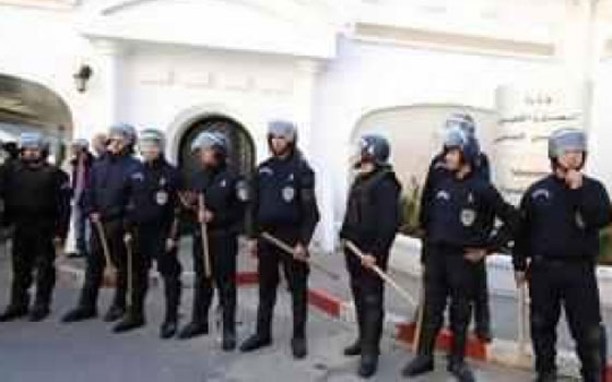   مصر اليوم - تأهب أمني بالسفارات الجزائرية في عدد من الدول العربية والإفريقية