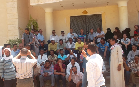   مصر اليوم - فتح الباب يؤكّد أنّ 20% فقط من الموظفين في الجهاز الإداري للدولة ينجزون أعمالهم