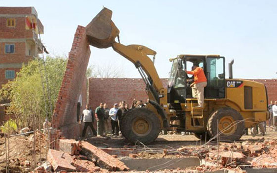   مصر اليوم - إزالة 18 حالة تعدي على الأراضي الزراعية في البحيرة