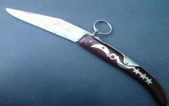 مصر اليوم - لاعب كرة قدم يطعنُ حكم بمطواة خلال مباراة في الفيّوم