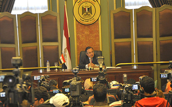   مصر اليوم - فهمي يؤكّد أن علاقة مصر مع العرب طيّبة ويطالب قطر بعدم التدخّل
