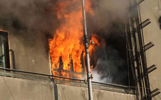   مصر اليوم - مقتل أم وابنتيها بعد اشتعال النيران داخل شقتهن في إمبابة