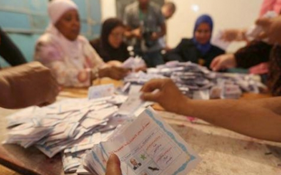   مصر اليوم - السِّيسي يحصد 3949 صوتًا وحمدين 51 في لجنتين في البحيرة