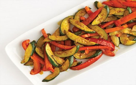   مصر اليوم - تحضير سوتيه الكوسة والفلفل