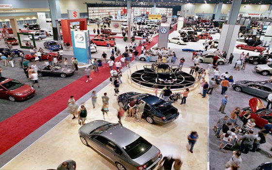   مصر اليوم - شركتا فورد وكرايسلر تسحبان مئات آلاف السيّارات من أسواق أميركا الشماليّة