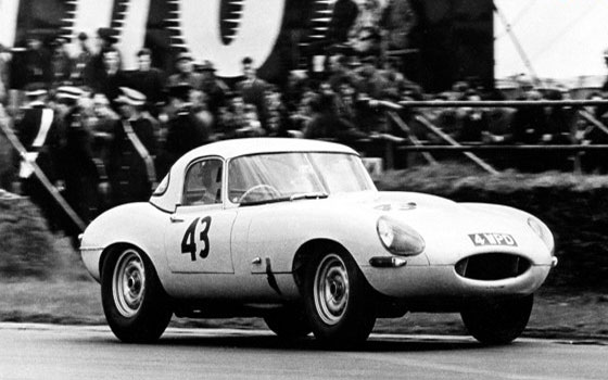 مصر اليوم - جاغوار تعيد إحياء طرازها E-Type Lightweight