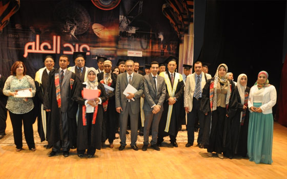   مصر اليوم - جامعة قناة السويس تكرم 127 من حملة الماجستير و79 دكتوراه  في عيد العلم