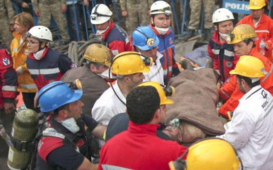   مصر اليوم - عدد قتلى أنفجار في منجم بغرب تركيا يرتفع إلى 274 شخصاً