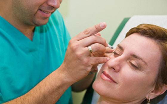   مصر اليوم - تزايد إقبال البريطانيين على سياحة جراحات التجميل لدفع تكاليف أقل بالخارج