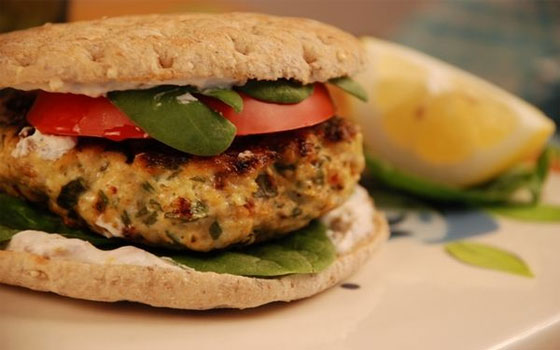   مصر اليوم - طريقة تحضير همبورجر الدجاج