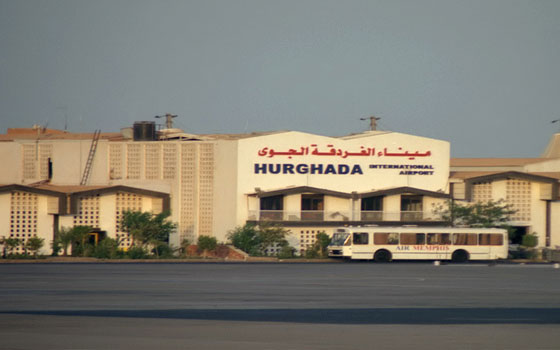 مصر اليوم - مطار الغردقة يستقبل 16 ألف سائح