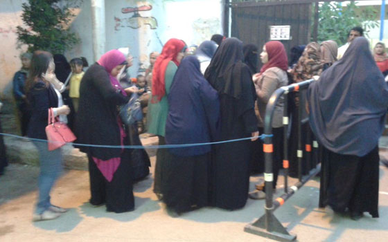   مصر اليوم - القضاة تسلّموا المقار وتأكّدوا من سلامة الصناديق قبل فتح اللّجان