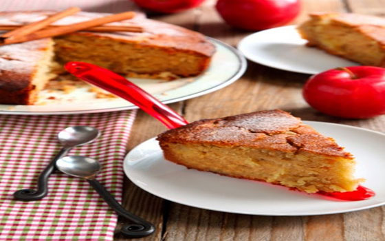   مصر اليوم - كيك التفاح بالصلصة الحمراء