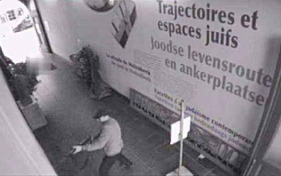   مصر اليوم - بلجيكا تبث صورًا لمنفذ إعتداء المتحف اليهودي وأرتفاع الحصيلة إلى أربعة قتلى