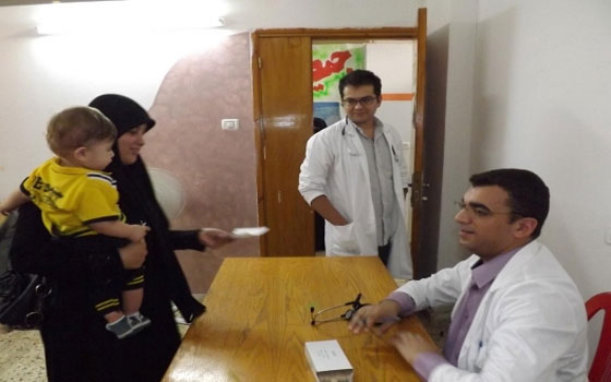   مصر اليوم - الهلال الأحمر تنظم يومًا طبيًا في خانيونس جنوب غزة