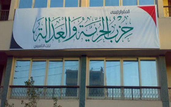 مصر اليوم - تجديد حبس أمين شباب الحريّة والعدالة في السويس 15 يومًا