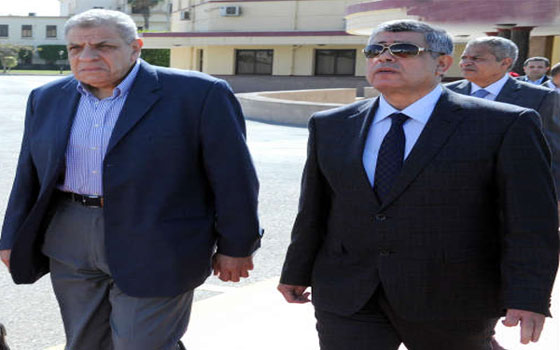   مصر اليوم - محلب وإبراهيم يتفقَّدان القوَّات المشاركة في تأمين الانتخابات الرِّئاسيَّة