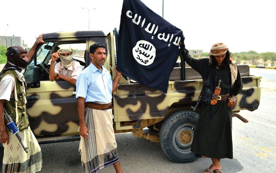   مصر اليوم - مقتل 5 عناصر من القاعدة في معارك مع الجيش جنوب اليمن