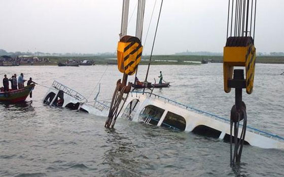   مصر اليوم - ارتفاع حصيلة قتلى عبارة بنغلاديش الغارقة إلى 40 شخصًا