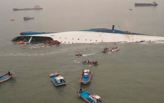   مصر اليوم - توجيه تهمة القتل لـ4 من طاقم السفينة الكورية الغارقة سيوال