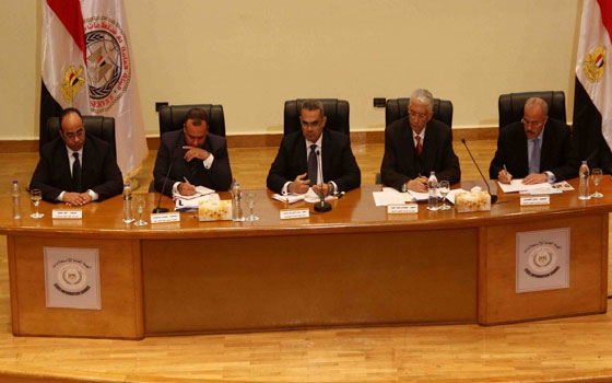   مصر اليوم - العليا للانتخابات تؤكّد أن كتابة بحبك أو شرطة لا تبطل الصوت