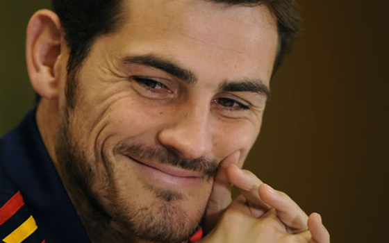 مصر اليوم - ريال مدريد يحتفل بعيد ميلاد القائد إيكر كاسياس