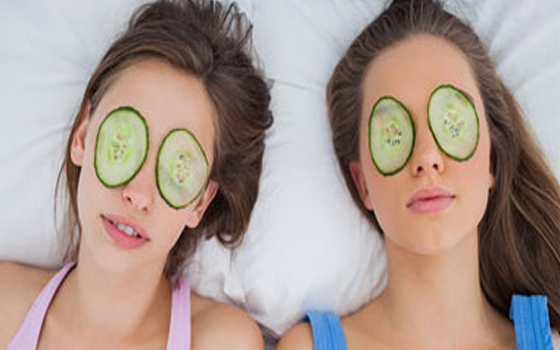 مصر اليوم - البطاطس والخيار والشاي البارد للتخلص من إرهاق العين