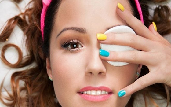 مصر اليوم - طرق القضاء على الهالات السوداء والانتفاخات أسفل العينين