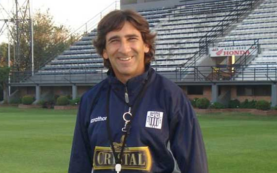   مصر اليوم - أنباء عن فشل تعاقد الأهلي مع المدرب الأرجنتيني غوستافو