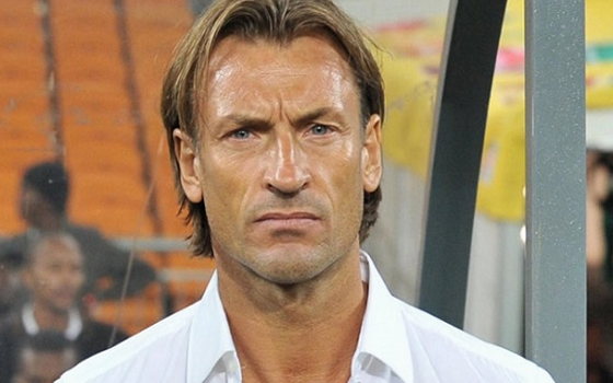   مصر اليوم - الأهلي يسعى لإقناع الفرنسي رينار بتخفيض راتبه الشهري