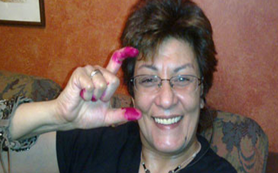   مصر اليوم - سماح أنور تصوت للمشير السيسي في السادس من أكتوبر