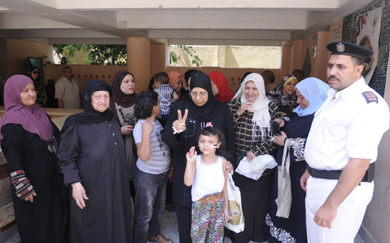   مصر اليوم - محلب يؤكّد أنّ الانتخابات الرئاسيّة خلال اليوم الثاني تتم في أجواء آمنة وشفافة