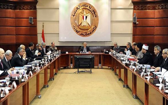   مصر اليوم - وزراء حكومة إبراهيم محلب يسعون إلى تفادي التغيّير عقب الانتخابات الرئاسيّة