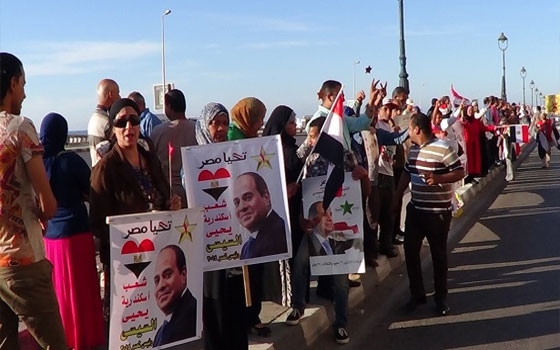   مصر اليوم - مؤيدو السيسي ينظمون سلاسل بشريه ومؤيدو صباحي لمؤتمر حاشد في عابدين