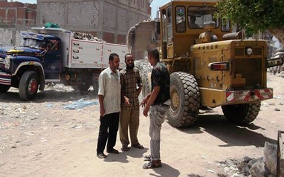   مصر اليوم - بدء رصف طريق منطقة استكمال زمزم الجديدة في حي الضواحي