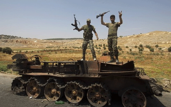   مصر اليوم - الجيش الحُر يُدمّر 10 دبابات ويغتنم 3 ويسيطر على 3 حواجز في حماة