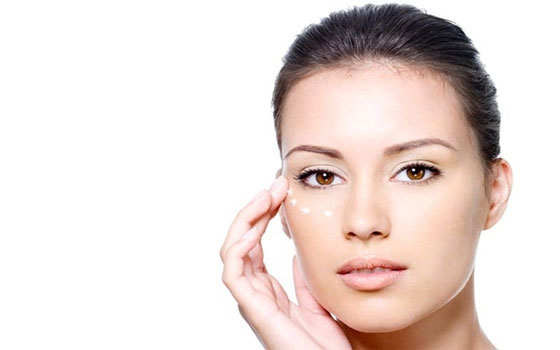 مصر اليوم - فكرة سهلة للتخلص من لمعان الوجه