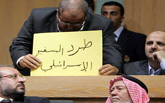   مصر اليوم - برلماني أردني يشكو سفارة الاحتلال الإسرائيلي بمساومة لاجئين على أراضيهم