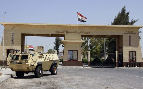   مصر اليوم - مصر تفتح معبر رفح للمعتمرين بعد إغلاقه 17 يومًا والمسجّلُون 15 ألفًا