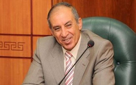   مصر اليوم - محافظ البحر الأحمر يناقش معوقات الاستثمار السياحي والفندقي