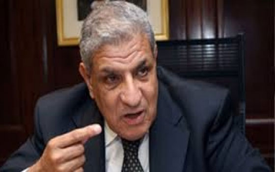   مصر اليوم - محلب يتفقّد المشروعات القوميّة وأضرار السيول في السويس