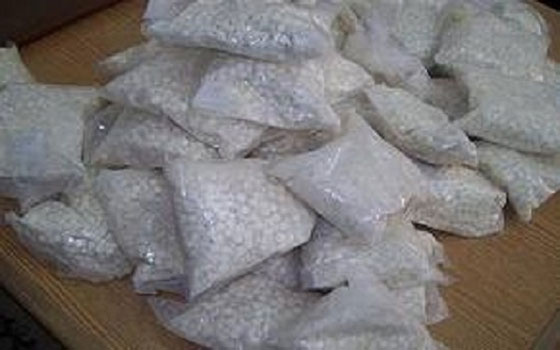 مصر اليوم - ضبط كمية من المُخدرات بحوزة 3 موظفين في العريش