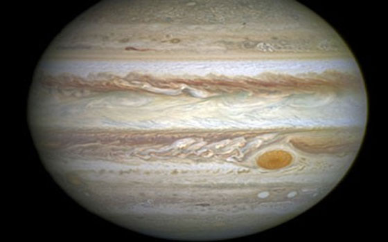   مصر اليوم - انكماش البقعة الحمراء العملاقة في كوكب المشترى