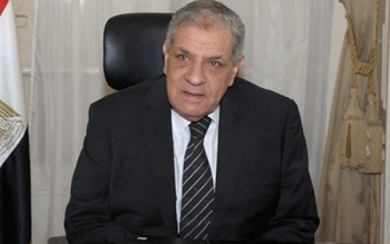   مصر اليوم - إسماعيل يستعرض مع محلب مراحل تطور حقول الغاز