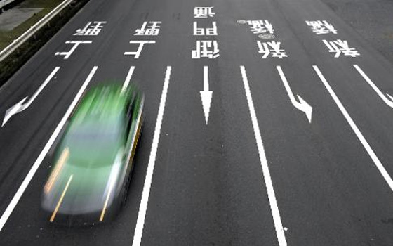   مصر اليوم - سائق سيارة أجرة ياباني يوقع بزبونات لجعلهن يتبولن في سيارته