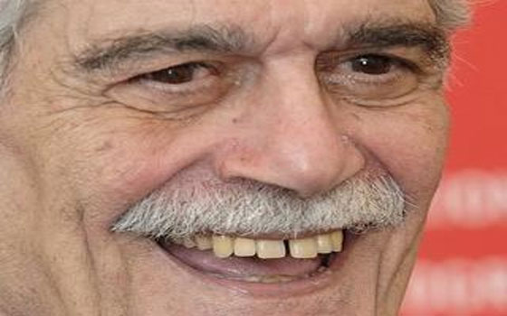   مصر اليوم - عمر الشريف يشجع هال سيتي أمام آرسنال في نهائي كأس الاتحاد الإنكليزي