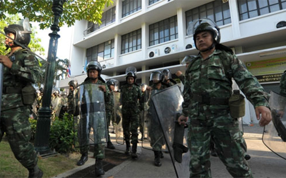   مصر اليوم - أجتماع الأربعاء بين الخصوم السياسيين في تايلاند تحت إشراف الجيش
