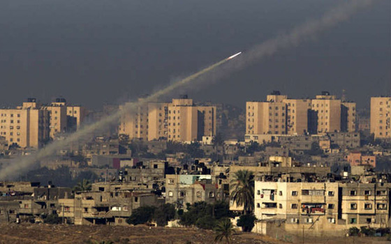 مصر اليوم - قذيفة صاروخية من قطاع غزة تسقط في النقب